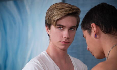 Der amerikanische Twink Jordan Lake und der kolumbianische Schönling Aiden Garcia haben heißen Paarsex