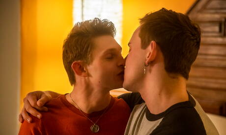 Zwei amerikanische Jungs, der junge Garrett Kinsley und der Muskelprotz Josh Brady, haben heißen Sex