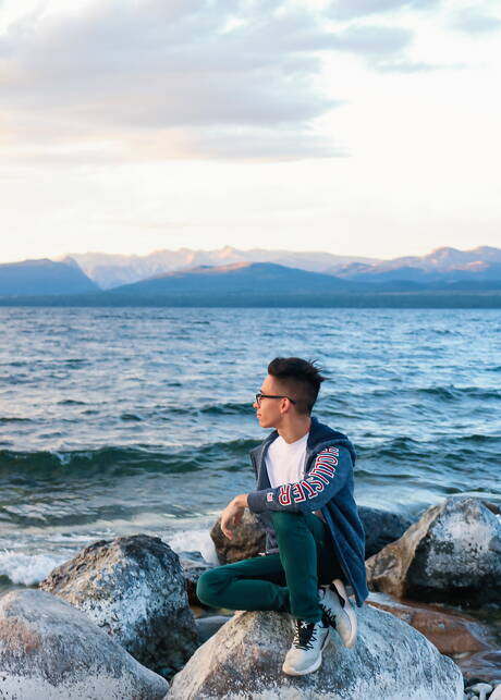 Helix Studios: Argentinian young boy Vincent Landi and argentinian young dude Antu Burghos have a good oral sex on the beach