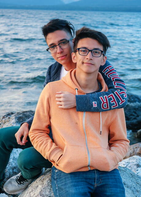 Argentinian young boy Vincent Landi and argentinian young dude Antu Burghos have a good oral sex on the beach