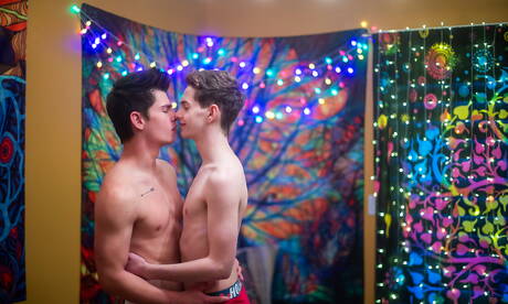 Twee Amerikaanse jongens, jonge jongen Seth Peterson en twink Riley Finch, in harde anale seks