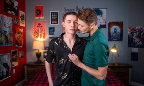 Miły amerykański facet, młodzieniec Garrett Kinsley i młody facet Jacob Hansen uprawiają gorący seks na świeżym powietrzu