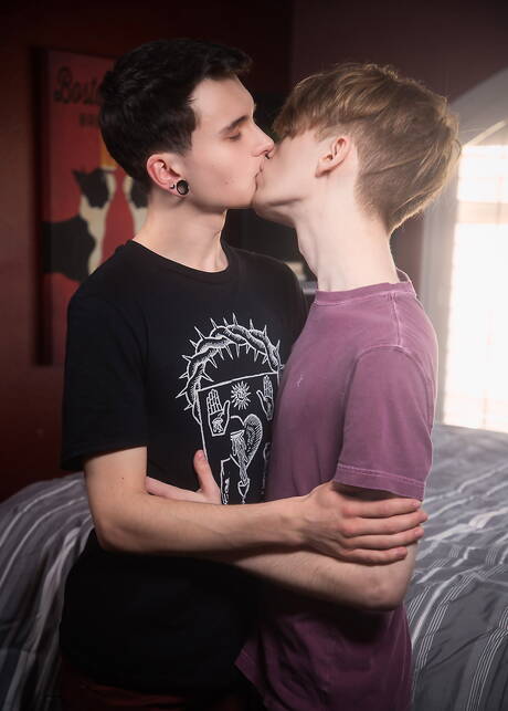 Hot twink Easton Gray and american young boy Adam Reid in hard anal sex