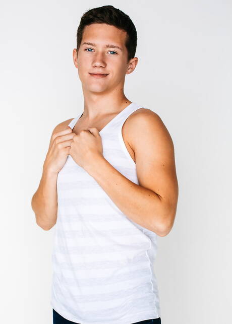 Helix Studios: American hunk Tyler Hill posing nude and showing tight butt