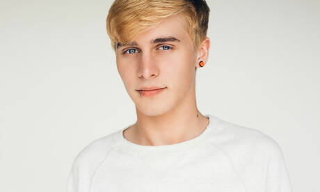 American young Cooper Steel posing naked and showing nice ass