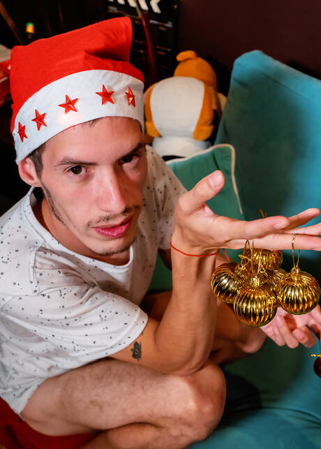 Liam Travis, Antu Burghos und Cesar Rose lieben sich