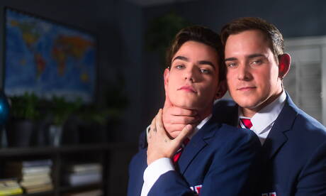 漂亮的美國小伙子Eli Bennet和強壯的Josh Brady鑽屁股