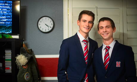 Netter amerikanischer Junge Caleb Gray und schöner Junge Trevor Harris haben eine heiße Paarszene