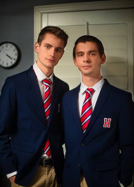 Netter amerikanischer Junge Caleb Gray und schöner Junge Trevor Harris haben eine heiße Paarszene