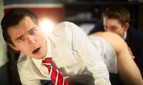 Netter amerikanischer Junge Caleb Gray und schöner Junge Trevor Harris haben eine heiße Paarszene