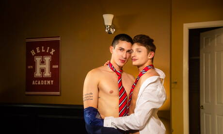 American pornstars beefcake Kane Fox and young dude Garrett Kinsley have a hot couple sex