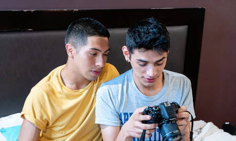 Le jeune Diego Diaz et le minet chaud Gil Donovan baisent le cul après avoir sucé