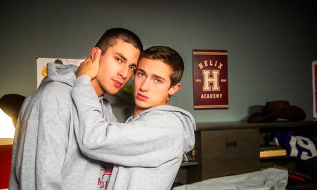 Les sympathiques copains américains Dallas Preston et Kane Fox dans une scène homosexuelle torride