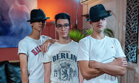 Die geilen Jungs Lance Mayer, Audrey Jones und Antu Burghos bei Dreier-Fick-Action