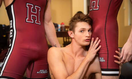 Gorący Travis Stevens, Jacob Hansen i inni wysportowani geje uprawiający gangbang