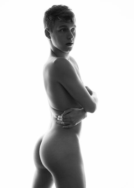 American young Noah White posing nude and showing hot butt outside