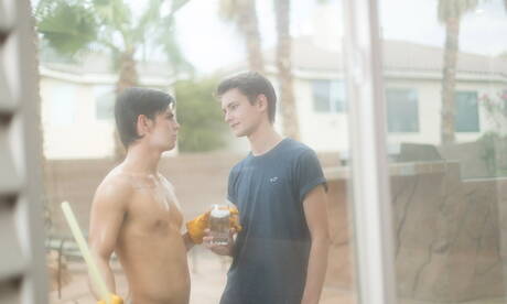 Les jeunes américains Seth Peterson et le minet Trevor Harris se sucent et se baisent à l