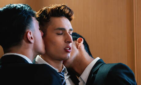 Die sexy Jungs Sonny Davon, Sly Conan und Fabrice Rossi bei heißem Dreier-Arschfick unter der heißen Dusche