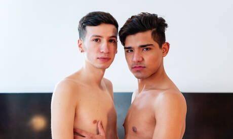 Der junge Latino Cesar Rose und der junge Argentinier Felix Harris in einer heißen Homosexuellenszene
