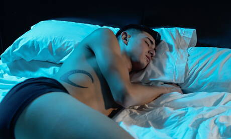 Il giovane argentino Jack Moon e il giovane argentino Sly Conan in una scopata anale bollente