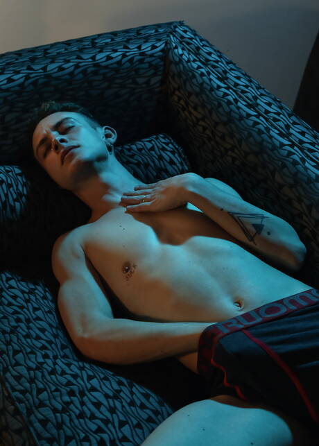 Die schamlosen Typen Felix Harris, Fabrice Rossi und Italo Van Ewen beim heißen Analsex zu dritt