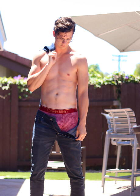 American hot twink Johnny Hands get naked and showing his ass outdoor