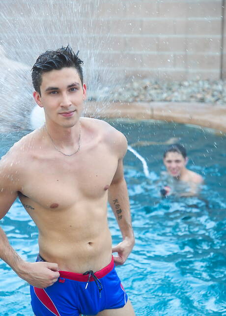 Jonge sexy Riley Finch, Jacob Hansen en Alex Riley krijgen grote pikken in hun kont