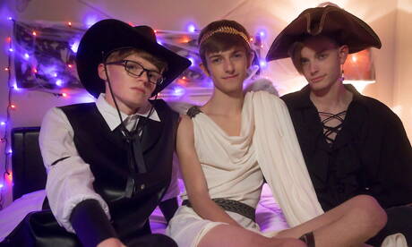 Helix Studios: Hot Aaron Roberts, Spencer Locke and Jimmy Andrews in threesome fuck action