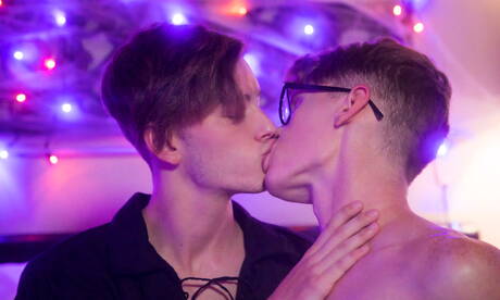 Il focoso Aaron Roberts, Spencer Locke e Jimmy Andrews in un trio di sesso