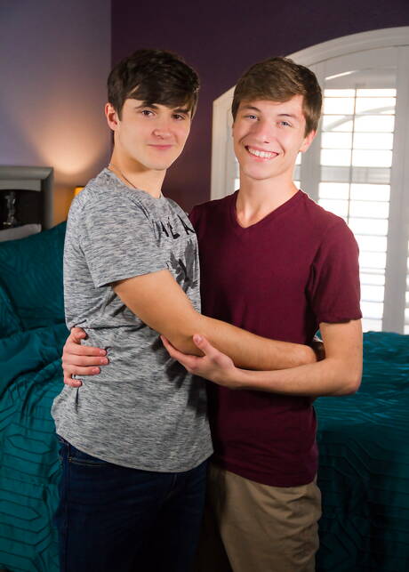 年輕男孩 Nathan James 和美國帥哥 Keagan Case 激情屁股大干