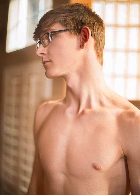 Il bel ragazzo americano Chris Peyton si masturba