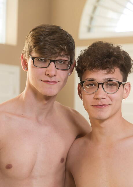 Gorący amerykańscy faceci, ładny chłopak Chris Peyton i piękny chłopak Hayden Lee uprawiają dobry seks analny