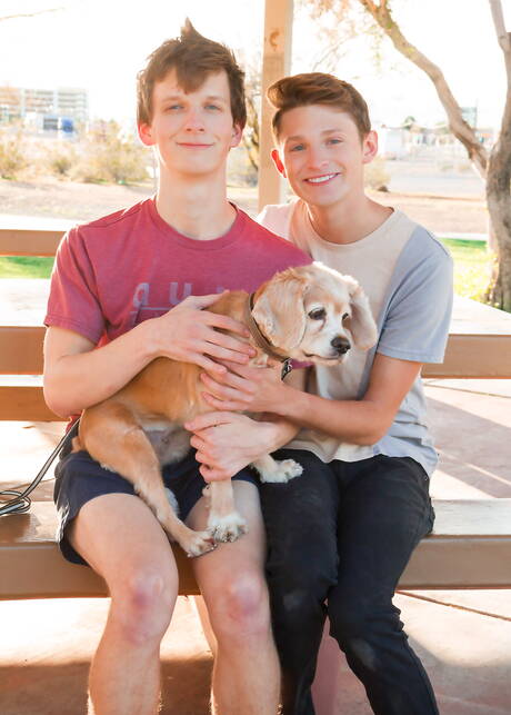 Helix Studios: 性感的美國男孩喬納費雪和年輕帥哥加勒特金斯利在戶外享受激情性愛