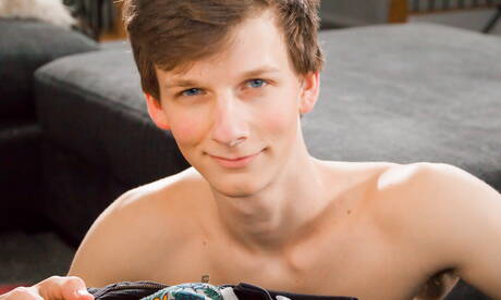 Heiße Amerikaner, der junge Jonah Fisher und der junge Kerl Garrett Kinsley haben heißen Sex im Freien