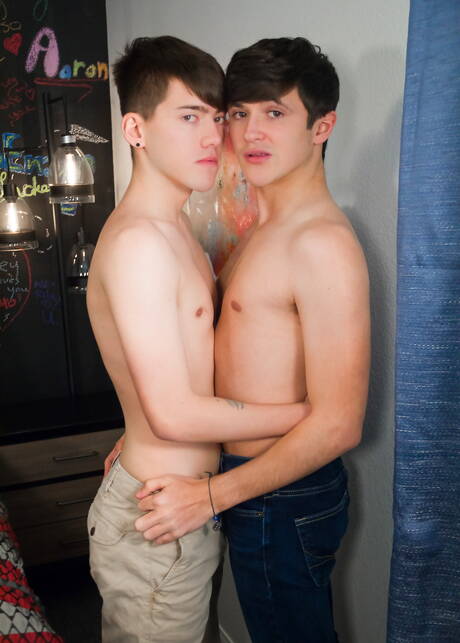 Der hübsche Junge Cade Rivers und der heiße Twink Nathan James haben heißen Sex