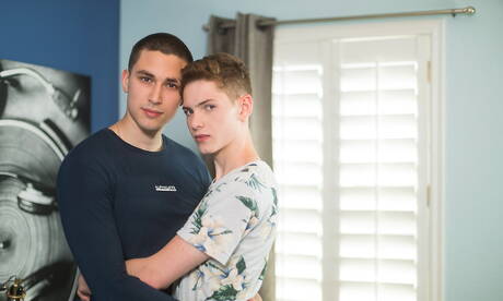 Twee Amerikaanse mannen, de knappe Kane Fox en de sexy twink Riley Finch, hebben hete anale seks