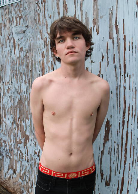 Helix Studios: Young Levi Hatter and american pretty boy Ashtin Bates in blowjob scene outdoor