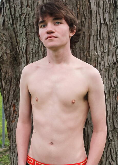 Young Levi Hatter and american pretty boy Ashtin Bates in blowjob scene outdoor