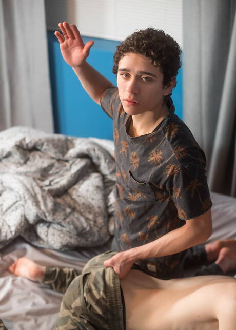 Pretty american guys young Zach Letoa and beautiful boy Riley Finch love spanking