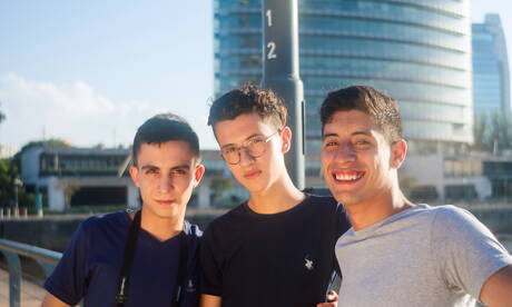 Helix Studios: Niegrzeczni kumple Neil Scott, Will Nouvak i Dave Andrew w twardym trójkącie na świeżym powietrzu