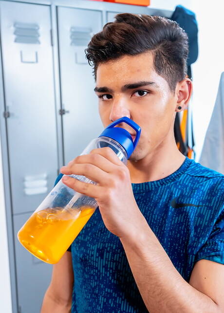 Die sexy Kumpels Sly Conan, Felix Harris und Neil Scott bei einer heißen Dreier-Arschfick-Action