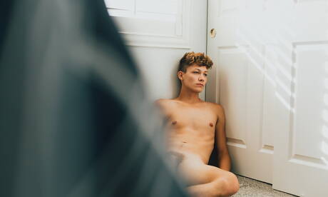 La giovane americana Hayden Lee si spoglia e mostra il suo sedere stretto