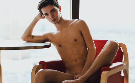 American twink Sam Ledger posing naked and showing his butt