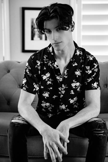 Latin pretty boy Sebastian Cruz shows a beautiful body