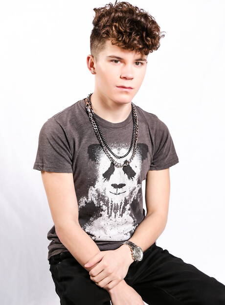 Helix Studios: Le minet américain Silas Brooks pose nu à l