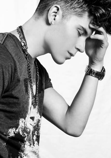 Le minet américain Silas Brooks pose nu à l