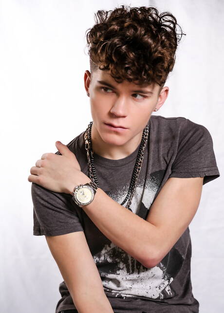 Helix Studios: American twink Silas Brooks posing nude outside