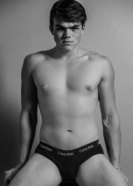 American hot twink Derek Shaw posing nude