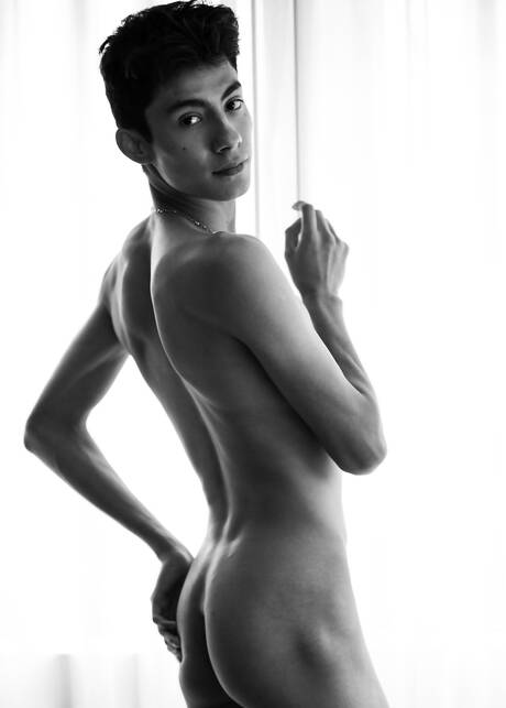 Latin young dude Luca Ambrose posing naked and showing hot ass