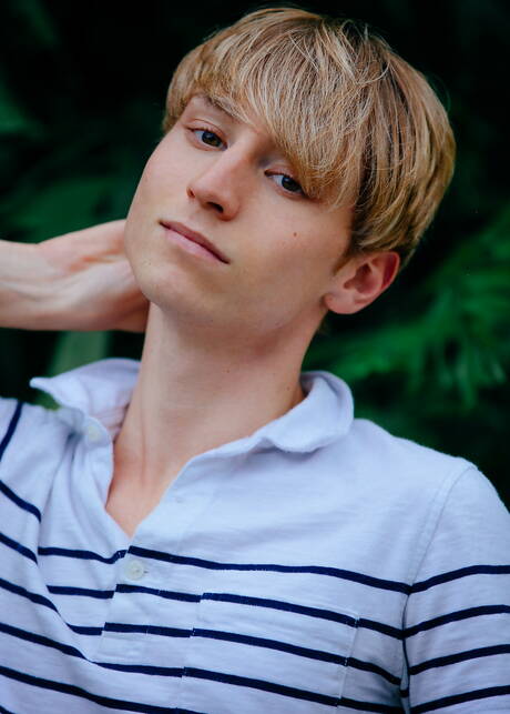 American beautiful boy Keagan Case posing nude and showing hot butt outdoor